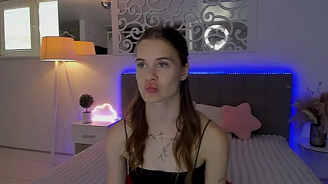 LuisaClover online show from July 27, 1:07 pm