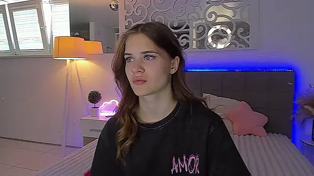 LuisaClover online show from July 31, 12:15 pm