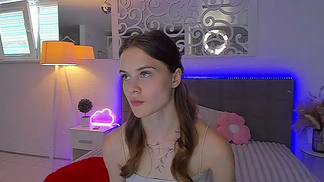 LuisaClover online show from August 6, 12:29 pm