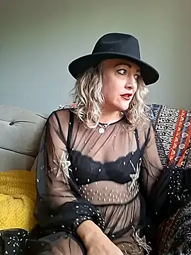 Snapshot of Raven_Fantastic chatting on October 22, 2:28 pm Raven Fantastic online show from October 22, 2:28 pm