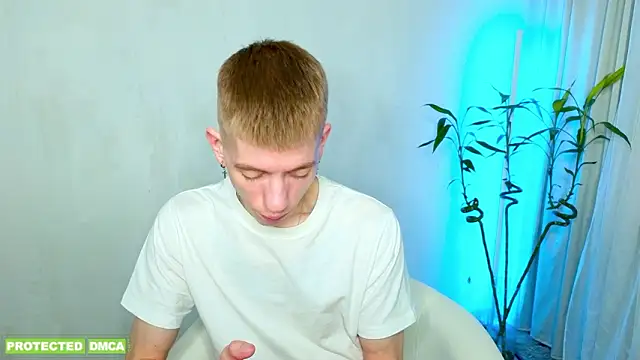 Cristian  Dior online show from March 7, 4:48 pm