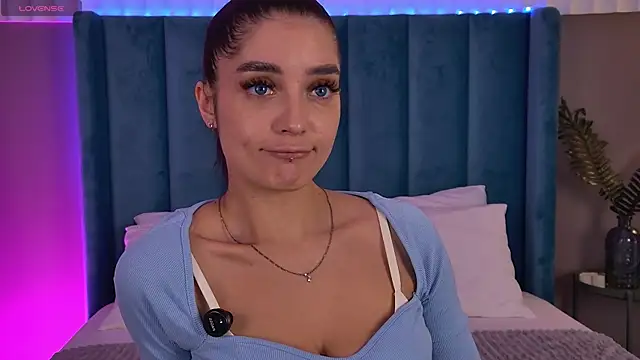 EricaKors online show from March 19, 8:40 am