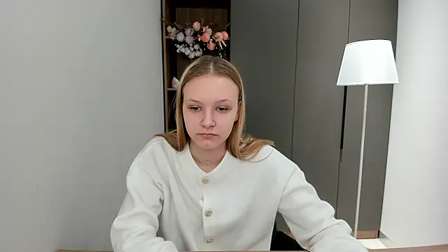 Snapshot of ElissaGlod chatting on October 23, 6:45 am ElissaGlod online show from October 23, 6:45 am