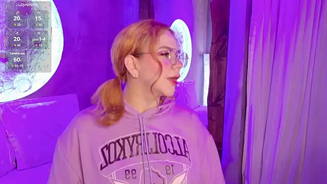 sussiestrawberry online show from November 15, 5:05 am