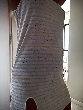 Snapshot of DESIRIE0609 chatting on February 4, 1:28 pm DESIRIE0609 online show from February 4, 1:28 pm