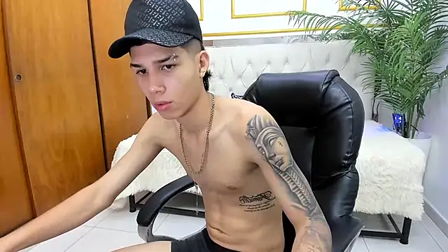 Snapshot of paul_ponce chatting on June 7, 12:53 pm paul ponce online show from June 7, 12:53 pm