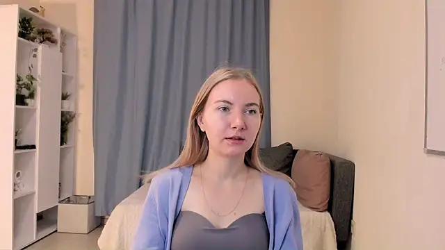 Snapshot of CathyHeximer chatting on December 4, 7:28 am CathyHeximer online show from December 4, 7:28 am