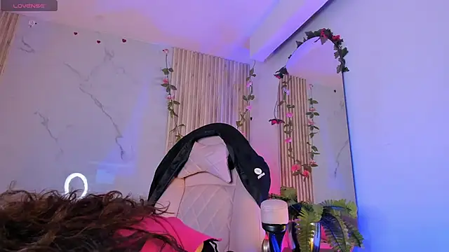 LolaMustaine  online show from November 11, 10:32 pm