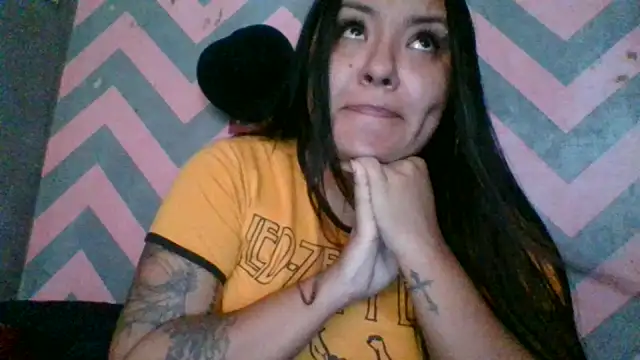 Snapshot of Jennifersbodyy chatting on November 4, 7:35 pm Jennifersbodyy online show from November 4, 7:35 pm