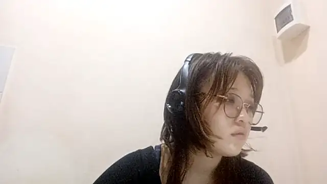 Snapshot of web3queen chatting on October 23, 3:44 pm web3queen online show from October 23, 3:44 pm