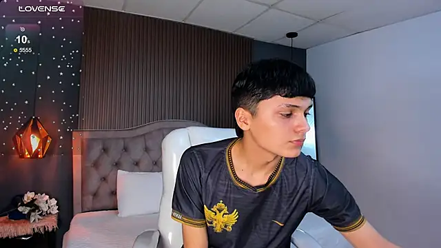 Maxii18  online show from November 10, 7:13 pm