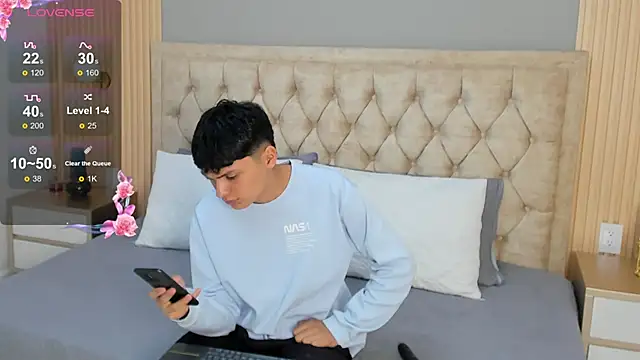 Maxii18  online show from January 18, 2:59 am