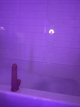 elliepixie online show from June 18, 1:50 am