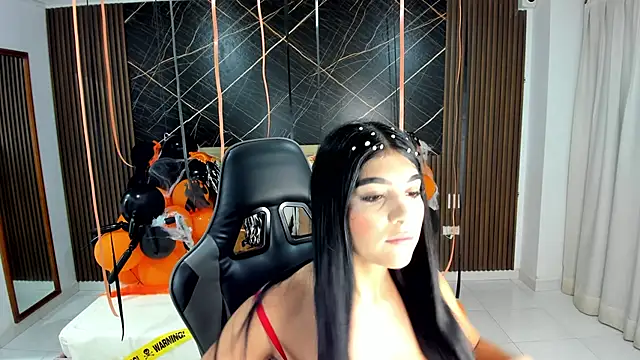 Snapshot of Milu_17 chatting on November 1, 11:12 am Milu 17 online show from November 1, 11:12 am