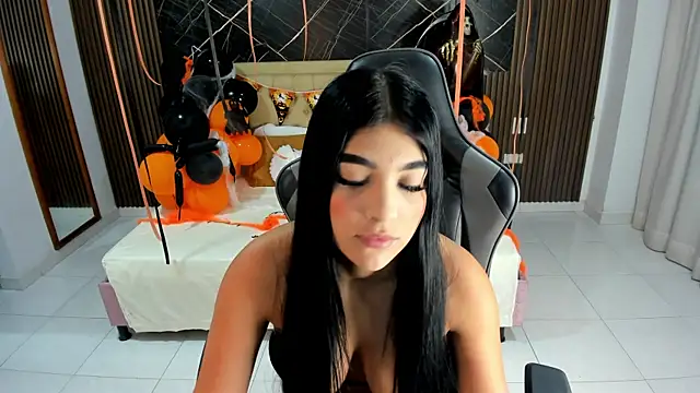 Snapshot of Milu_17 chatting on November 4, 10:58 am Milu 17 online show from November 4, 10:58 am