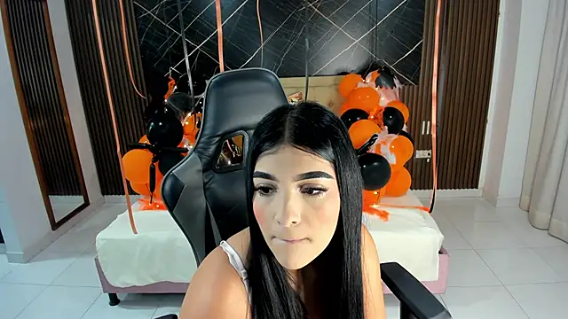 Snapshot of Milu_17 chatting on November 7, 10:59 am Milu 17 online show from November 7, 10:59 am