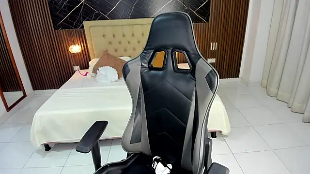 Snapshot of Milu_17 chatting on November 13, 10:58 am Milu 17 online show from November 13, 10:58 am