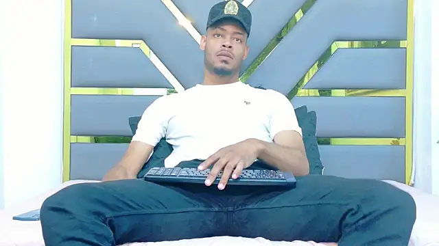 Snapshot of Neytanmalcon chatting on November 26, 8:32 pm Neytanmalcon online show from November 26, 8:32 pm