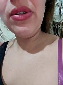 Snapshot of Sexy-girl chatting on March 20, 5:18 pm Sexy-girl online show from March 20, 5:18 pm