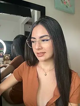 IslaCole online show from November 4, 9:47 pm