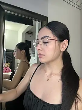 IslaCole online show from February 5, 11:09 pm