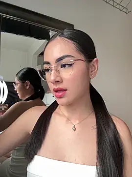 Snapshot of IslaCole chatting on February 11, 10:04 pm IslaCole online show from February 11, 10:04 pm