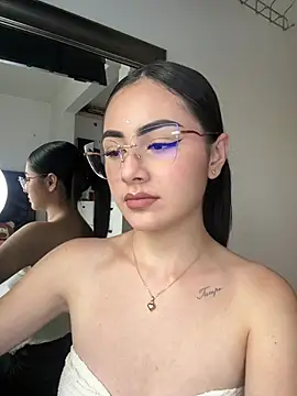 Snapshot of IslaCole chatting on February 12, 9:54 pm IslaCole online show from February 12, 9:54 pm