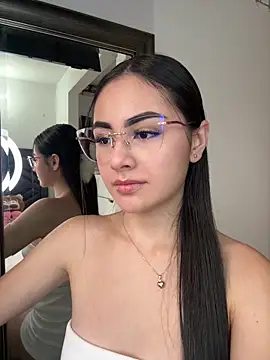 Snapshot of IslaCole chatting on March 9, 10:58 pm IslaCole online show from March 9, 10:58 pm