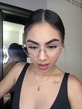 Snapshot of IslaCole chatting on March 10, 11:10 pm IslaCole online show from March 10, 11:10 pm