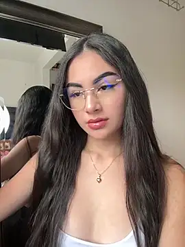 Snapshot of IslaCole chatting on March 17, 8:45 pm IslaCole online show from March 17, 8:45 pm