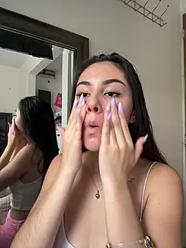 Snapshot of IslaCole chatting on April 6, 6:53 pm IslaCole online show from April 6, 6:53 pm