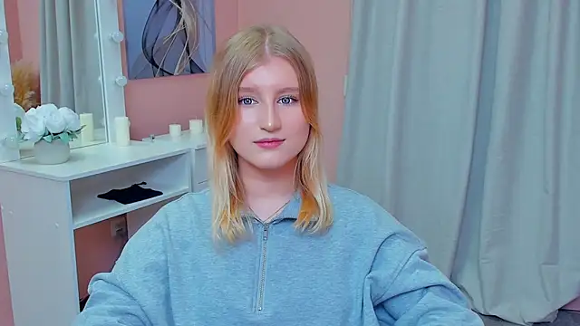 Snapshot of LisaRais chatting on October 23, 11:53 am LisaRais online show from October 23, 11:53 am