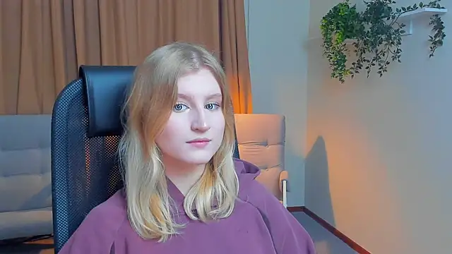 Snapshot of LisaRais chatting on October 26, 9:04 am LisaRais online show from October 26, 9:04 am