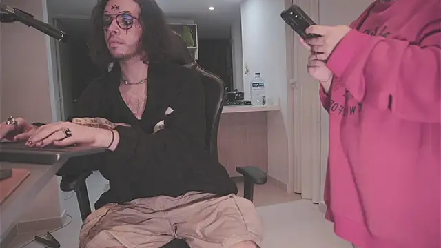 dan and daya online show from November 16, 9:26 am