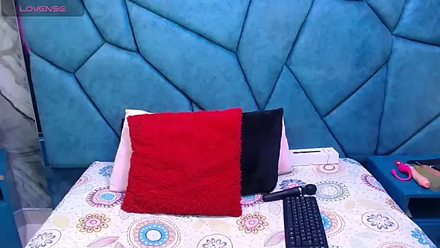 Snapshot of JulietaDiamond chatting on April 11, 3:11 am JulietaDiamond online show from April 11, 3:11 am