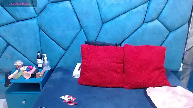 Snapshot of JulietaDiamond chatting on May 9, 3:01 am JulietaDiamond online show from May 9, 3:01 am