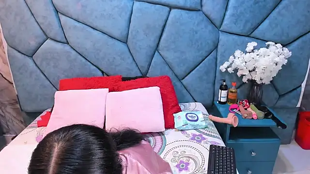 Snapshot of JulietaDiamond chatting on June 17, 3:31 am JulietaDiamond online show from June 17, 3:31 am