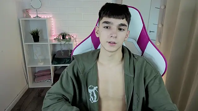 Snapshot of YamiTwink chatting on November 20, 11:21 am YamiTwink online show from November 20, 11:21 am