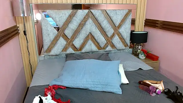 Snapshot of Emma_Kiut_ chatting on December 1, 6:35 pm Emma Kiut online show from December 1, 6:35 pm