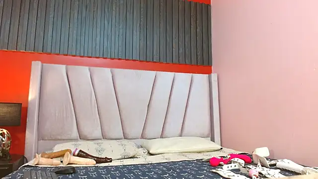 Snapshot of Emma_Kiut_ chatting on December 18, 8:48 pm Emma Kiut online show from December 18, 8:48 pm