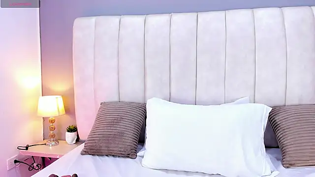 Snapshot of GiiselMejia chatting on December 2, 11:59 am GiiselMejia online show from December 2, 11:59 am