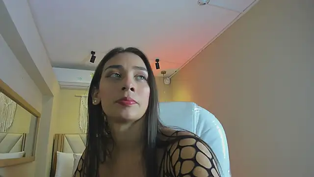 NahimiThompson online show from April 18, 7:29 pm