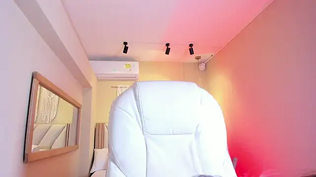 NahimiThompson online show from April 27, 7:45 pm