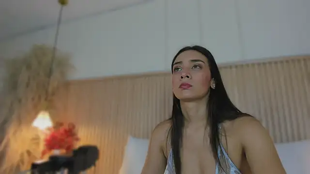 NahimiThompson online show from June 13, 7:45 pm