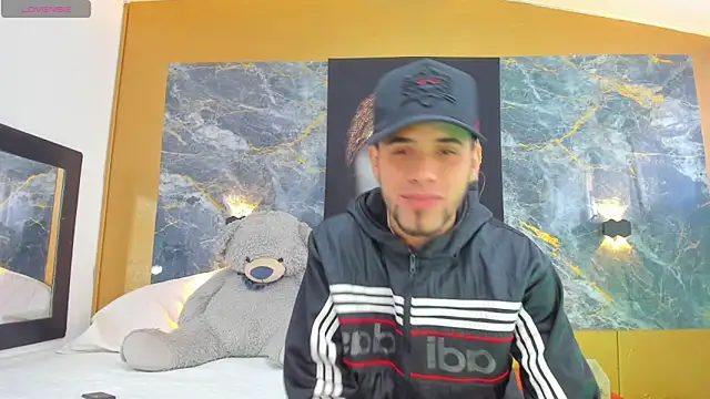 Snapshot of pool_vega chatting on October 28, 12:52 pm pool vega online show from October 28, 12:52 pm