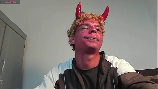 Snapshot of Daark_Eros chatting on October 29, 9:49 pm Daark Eros online show from October 29, 9:49 pm