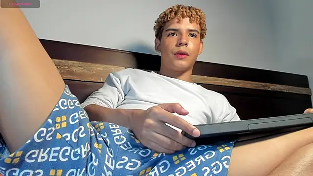 Snapshot of Daark_Eros chatting on November 13, 12:20 am Daark Eros online show from November 13, 12:20 am