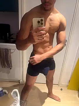 Snapshot of bigDickParis92 chatting on November 24, 10:42 pm bigDickParis92 online show from November 24, 10:42 pm