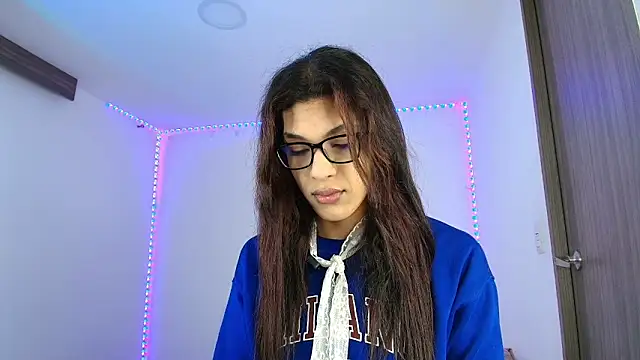 Snapshot of Arimoonn chatting on March 28, 11:59 pm Arimoonn online show from March 28, 11:59 pm