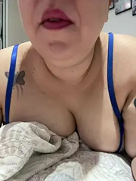 Rheetnena1 online show from May 1, 10:47 pm
